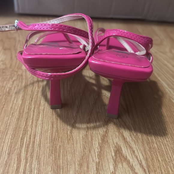 Hot pink sandal heels - Picture 3 of 4